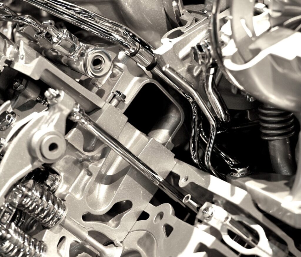 Gros plan du moteur brillant. 