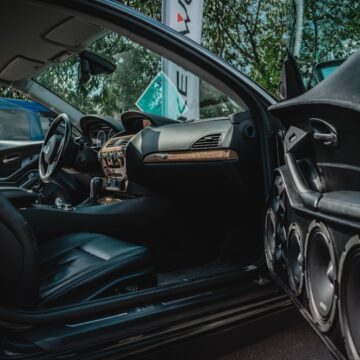 Design d'intérieur de voiture noire