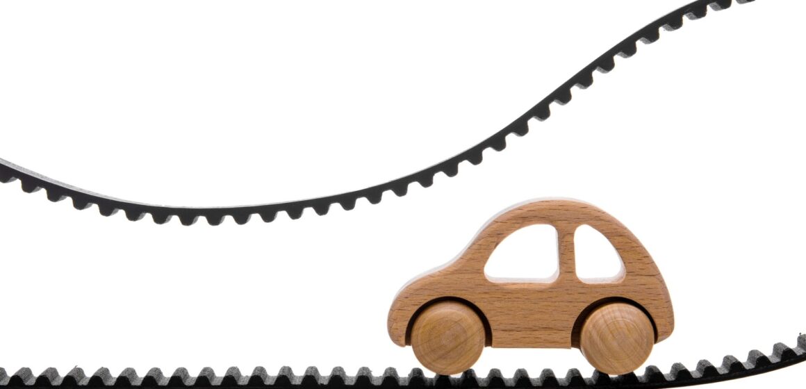 car-belt la courroie de distribution avec une voiture à jouets