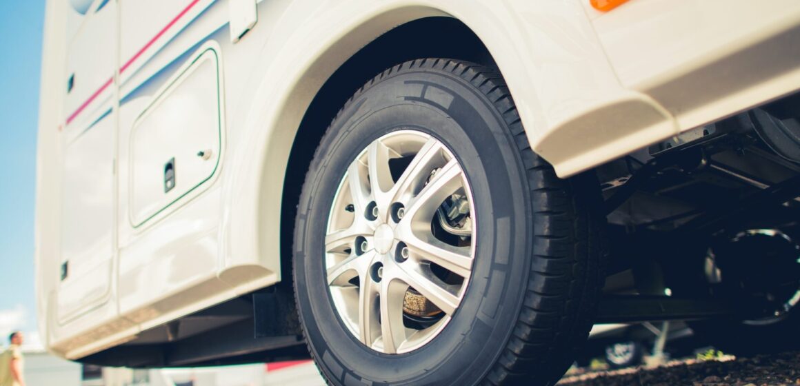 trailer-tires Nouveaux pneus pour le camping-car de la VR.