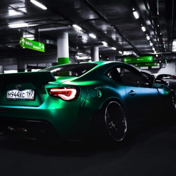 coup vert à l'intérieur du parking