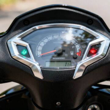 Compteurs pour scooter : bien choisir son tableau de bord without any text
