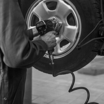 Changer ses jantes et entretenir sa voiture tuning : pourquoi la boulonneuse à choc devient vite indispensable boulonneuse