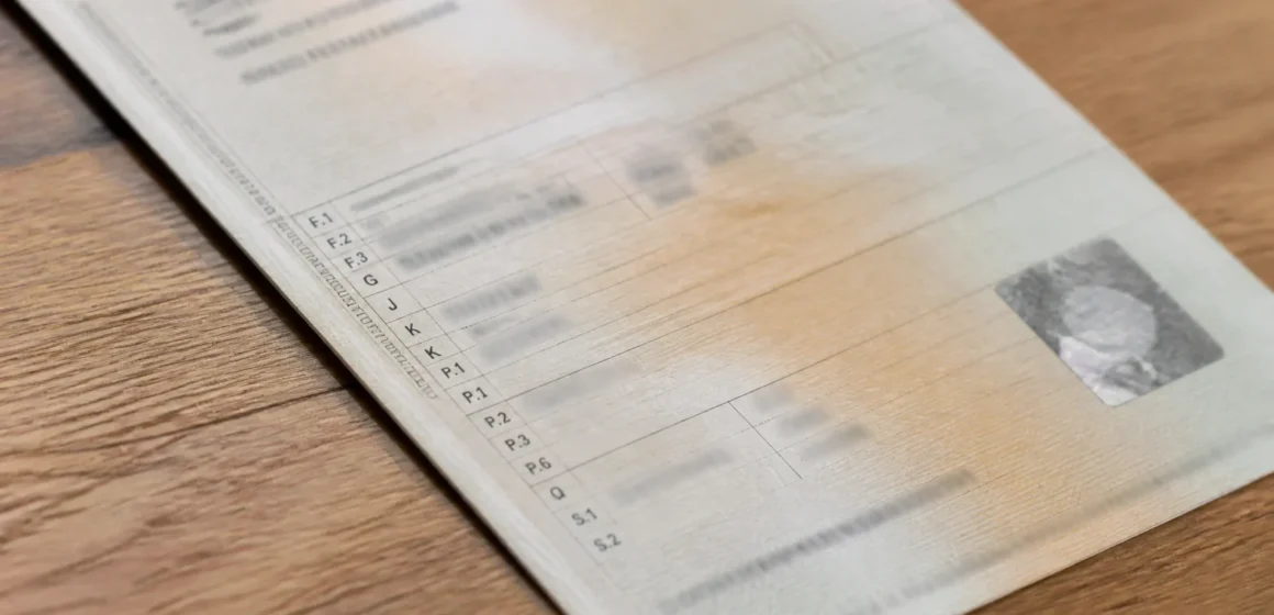 Que signifient les repères F1, F2 et F3 sur une carte grise ? without any text