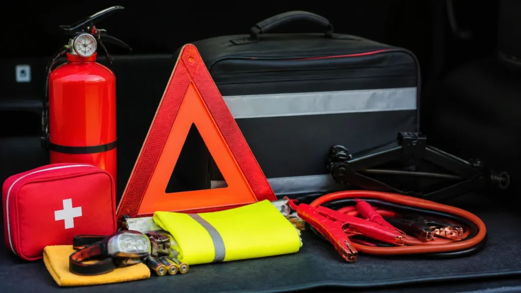 Quels sont les équipements essentiels pour une voiture ? without any text