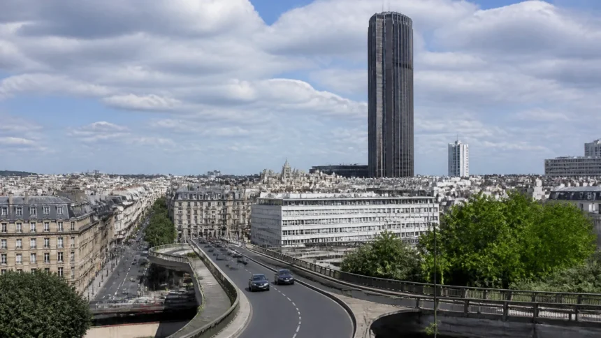 L’accès à Montparnasse est-il gratuit en voiture et à pied ? without any text